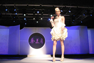 2011海西時(shí)裝周開(kāi)幕 兩岸設(shè)計(jì)師同臺(tái)獻(xiàn)藝(組圖)