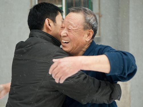 “代理兒女”讓城市“空巢老人”不再孤單