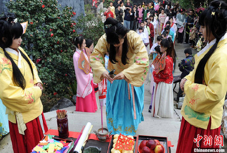 福建漢服愛好者依傳統禮儀舉行花朝節民俗活動