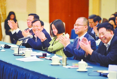 福建全國人大代表的精彩發言博得全場掌聲