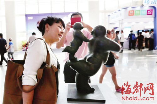 海交會一天涌入10萬人 美食、新奇日用品熱賣