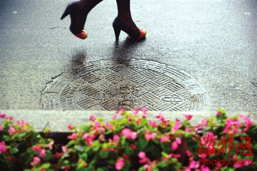 福州加裝萬個“安全井蓋” 市民：福州井蓋安全嗎