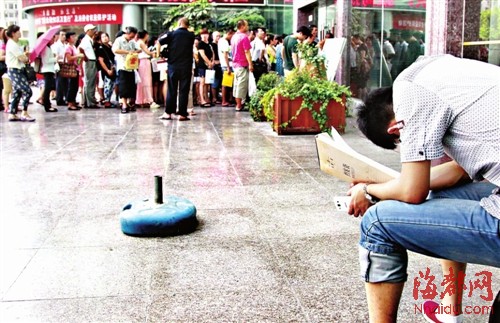 榕小學新生報名 家長為開