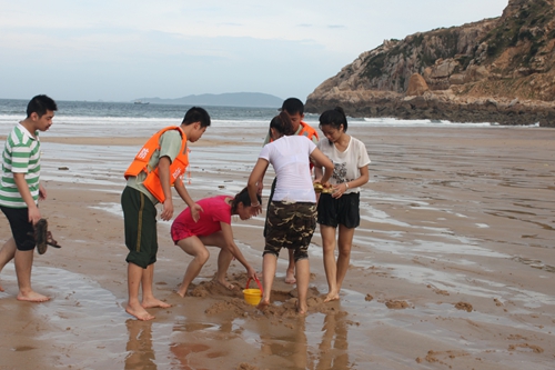 福建連江邊防積極做好防抗臺風“潭美”工作