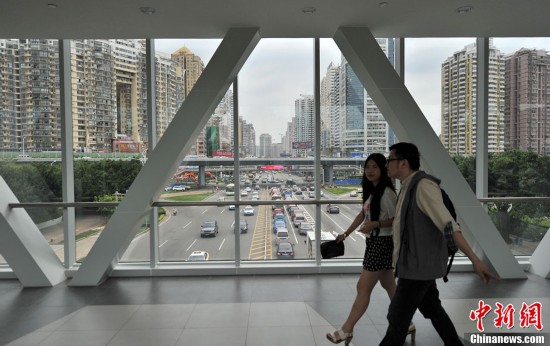 廈門(mén)首座帶空調(diào)人行天橋啟用 斥資1500萬(wàn)元