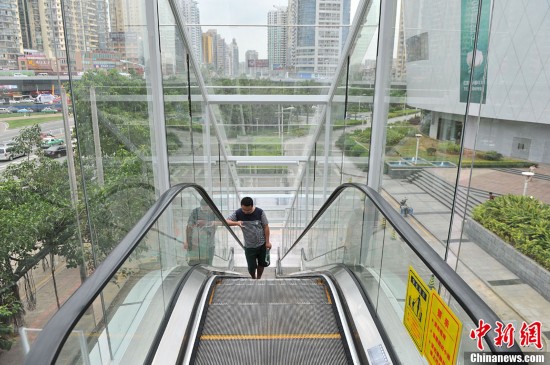 廈門(mén)首座帶空調(diào)人行天橋啟用 斥資1500萬(wàn)元