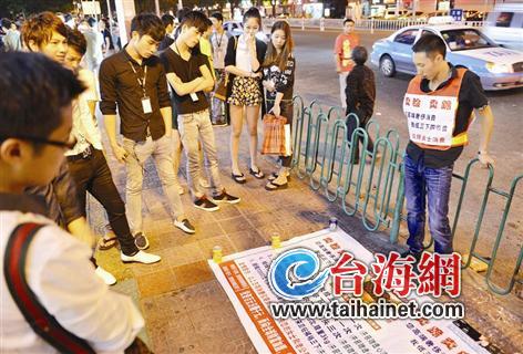 武漢“賣面男”轉戰廈門 吐一次口水漲價到百元