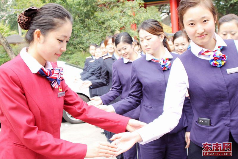 廈深鐵路即將開通 美麗“動姐”練兵忙（組圖）