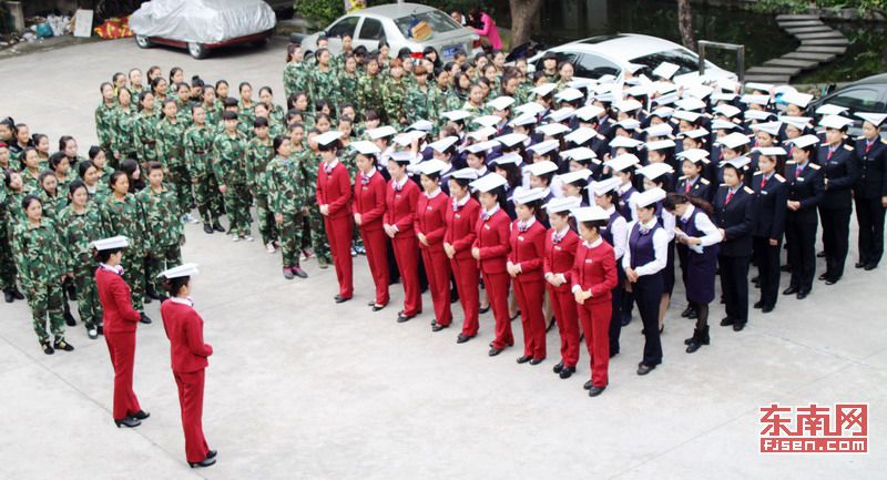 廈深鐵路即將開通 美麗“動姐”練兵忙（組圖）