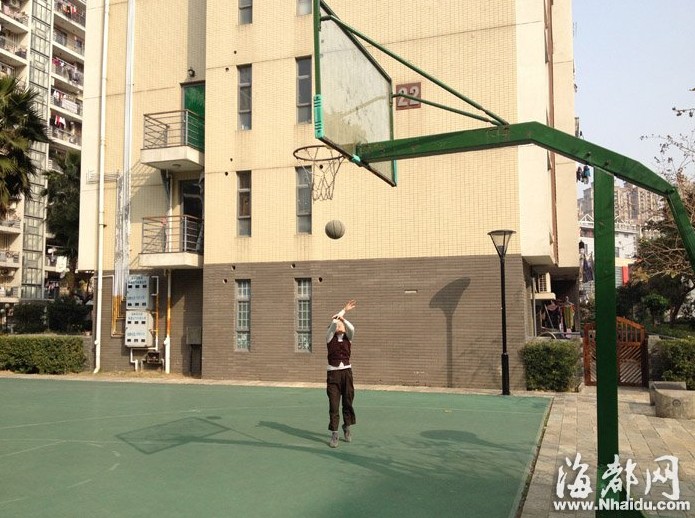 牛！八旬“籃球奶奶”20分鐘做150俯臥撐（圖）