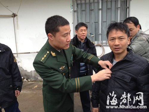 游艇被浪打翻4人落水 1人為救同伴游海2小時(shí)