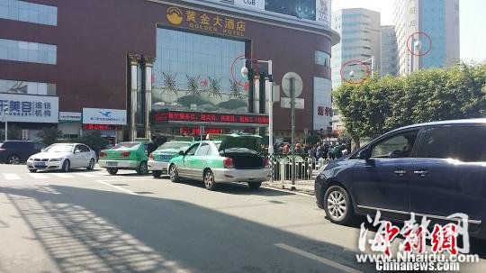 福州火車站周邊亂象追蹤：高清探頭下黑出租依舊