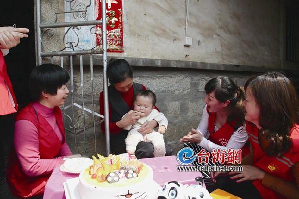 “奇跡寶寶”趙平安一周歲 后續(xù)可能還要做手術(shù)