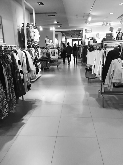 1800㎡大只有16個攝像頭 福州倉山H&M店確存監控死角