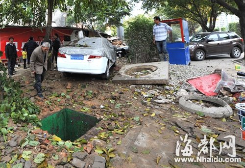 窨井里丟鞭炮兩小孩被炸傷 該窨井三年爆炸兩次