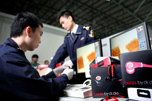 海關雷霆出擊 李鬼魔音耳機無所遁形