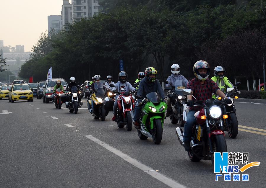 重慶車友自發(fā)組織迎接中國—東盟汽車拉力賽車隊