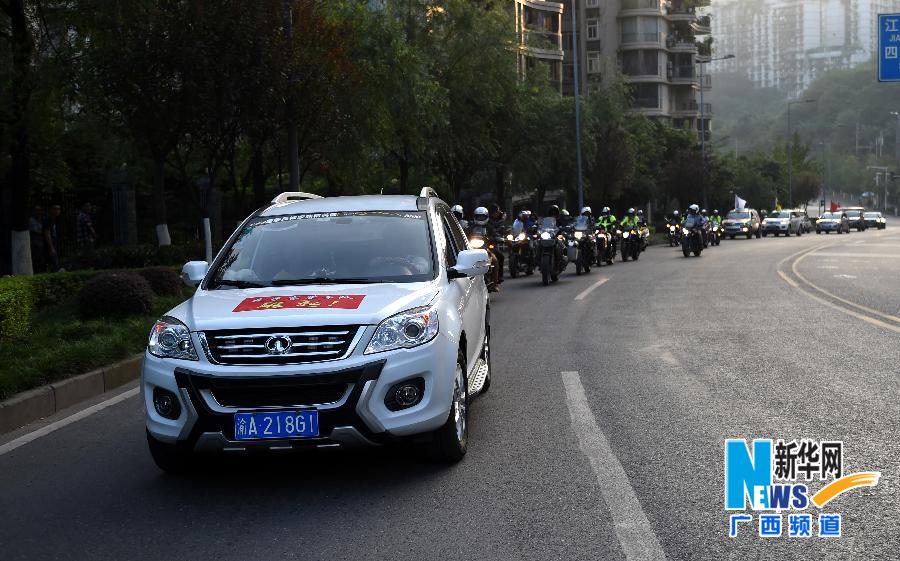 重慶車友自發組織迎接中國—東盟汽車拉力賽車隊