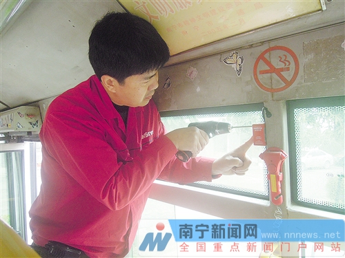 726輛空調公交將裝“破窗神器” 年內試點電子站牌