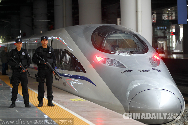 廣西鐵路公安特警全警上崗護(hù)航春運(yùn)