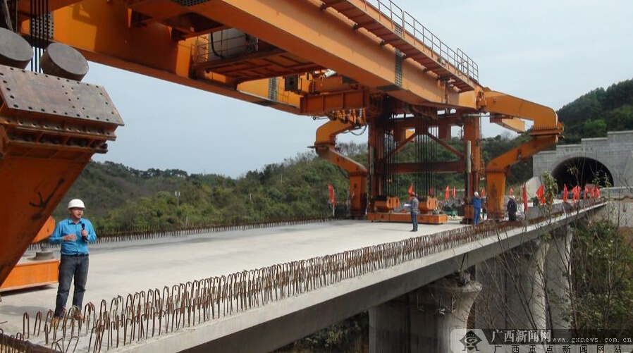 云桂鐵路廣西段南寧境內橋梁全部架設完成(圖)