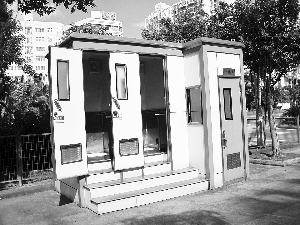 ?？谑忻窠ㄗh：公廁里能否放點免費(fèi)廁紙？