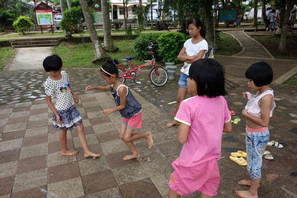 海南文明生態(tài)村巡禮之二——特色道路助推農(nóng)民致富