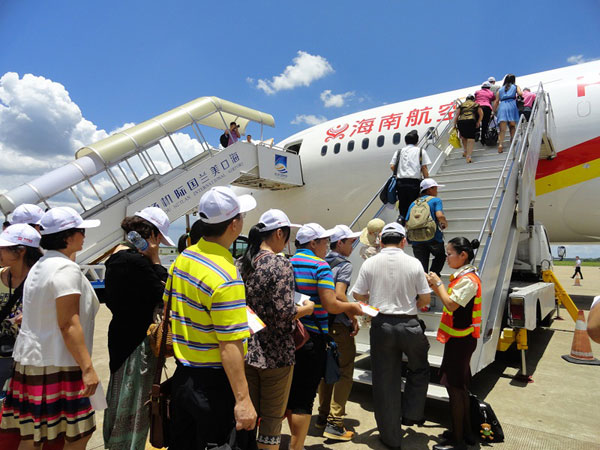 海航首架787客機海口啟航