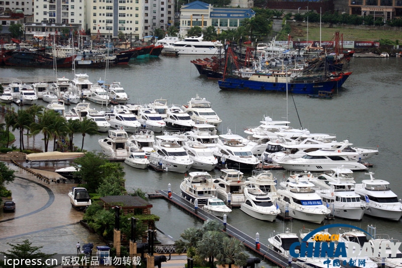 海南防風(fēng)響應(yīng)升至III級 臺(tái)風(fēng)“百合”致2萬余漁船回港避風(fēng)