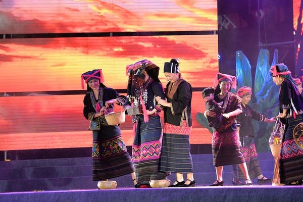 2014年海南“三月三”開幕式晚會五指山市開演