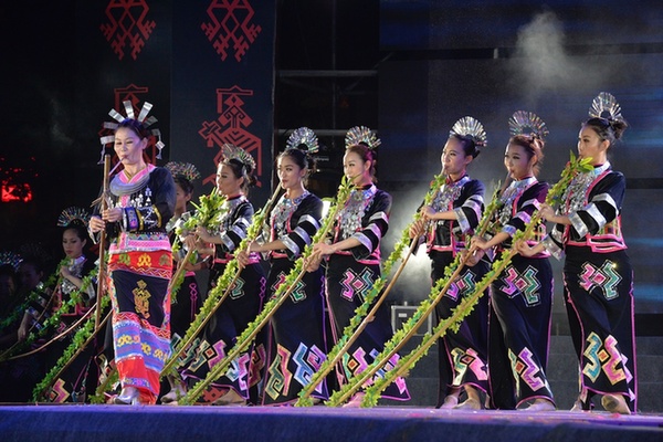 2014年海南“三月三”開幕式晚會五指山市開演