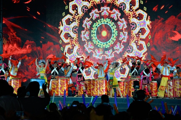 2014年海南“三月三”開幕式晚會五指山市開演