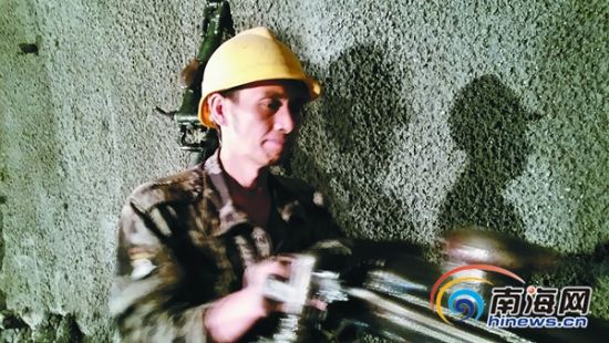 重慶漢子奮戰海南西環鐵路施工現場：我深感榮幸