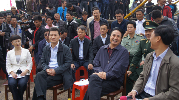 羅保銘瓊海漁港碼頭宣講黨的十八大精神