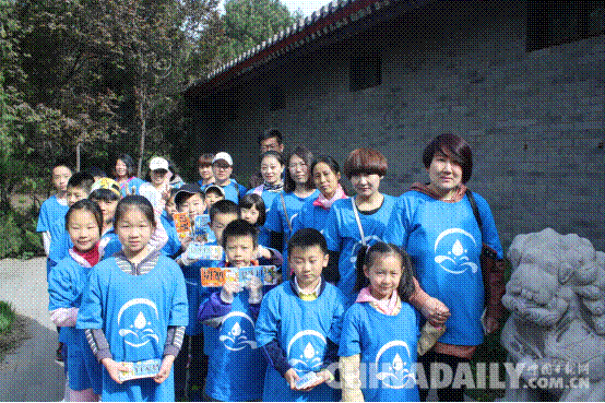 唐山慈善總會攜手愛心團隊在鳳凰山舉行義賣活動