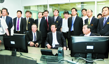 郭庚茂率參訪團訪問富士康 探討在河南建研發中心