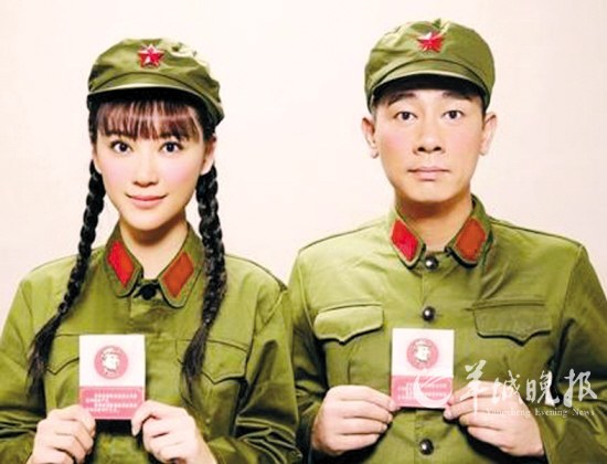 聚焦國(guó)人著裝觀念變化:軍裝解放鞋又變“潮服”