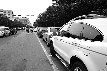 許昌市區(qū)停車位逼近8000個 市民出行更方便
