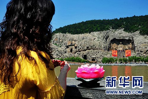 洛陽龍門石窟舉行祈福大法會