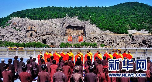 洛陽(yáng)龍門石窟舉行祈福大法會(huì)