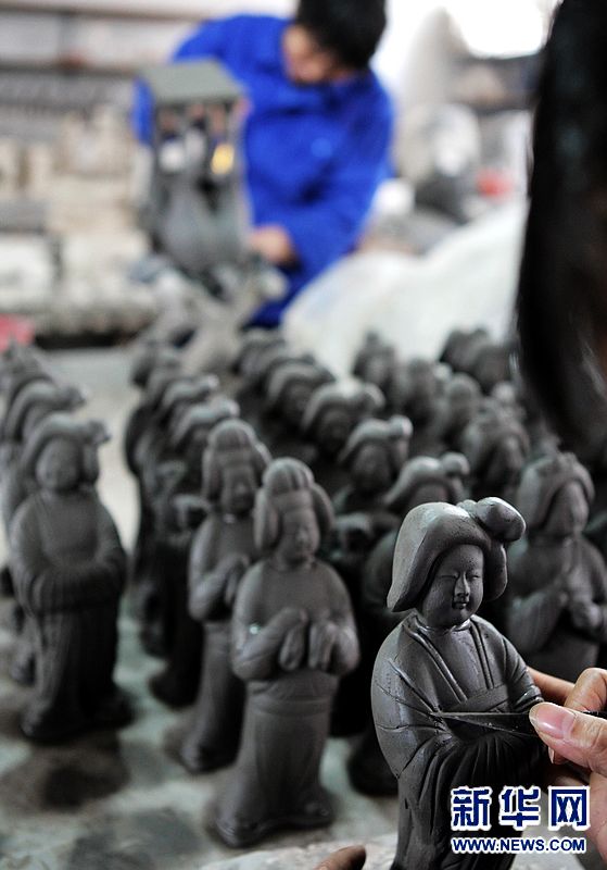 實拍“洛陽唐三彩”制作技藝