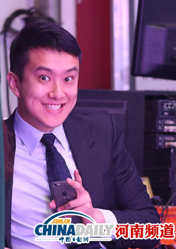 “趙默笙”演講賽當主持 粉絲后臺圍堵求合影