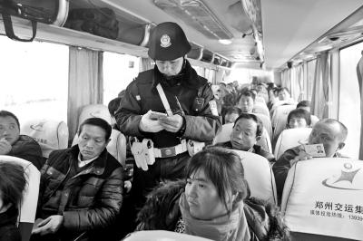 鄭州啟動(dòng)最高級(jí)別安保 特警24小時(shí)持槍巡邏