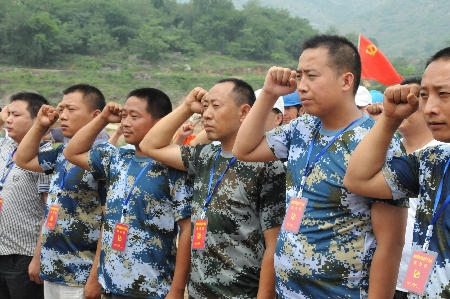 河南淅川：移民搬遷場上的“火線入黨”