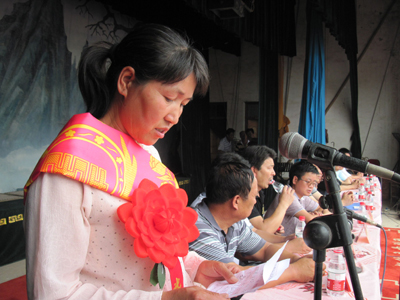 河南靈寶山村中的喜事