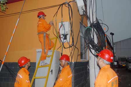 南陽臥龍供電全力服務南水北調移民工作側記