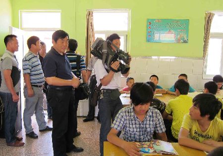 平頂山市：關注貧困地區兒童 將愛心進行到底