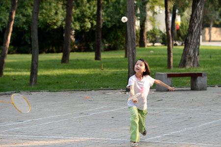 鄭州:兒童在公園盡享節日歡樂