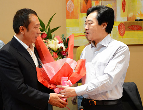 河南潢川縣召開黃久生先進(jìn)事跡座談會