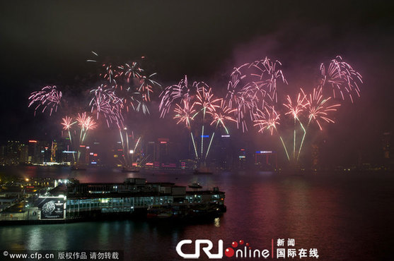 香港煙花賀歲 歷時(shí)23分鐘燃近4萬煙花彈